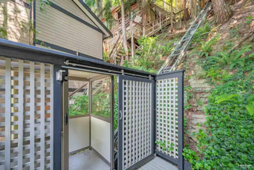 Waterfront Cottage With Superb Coastline Views West Vancouver Esterno foto