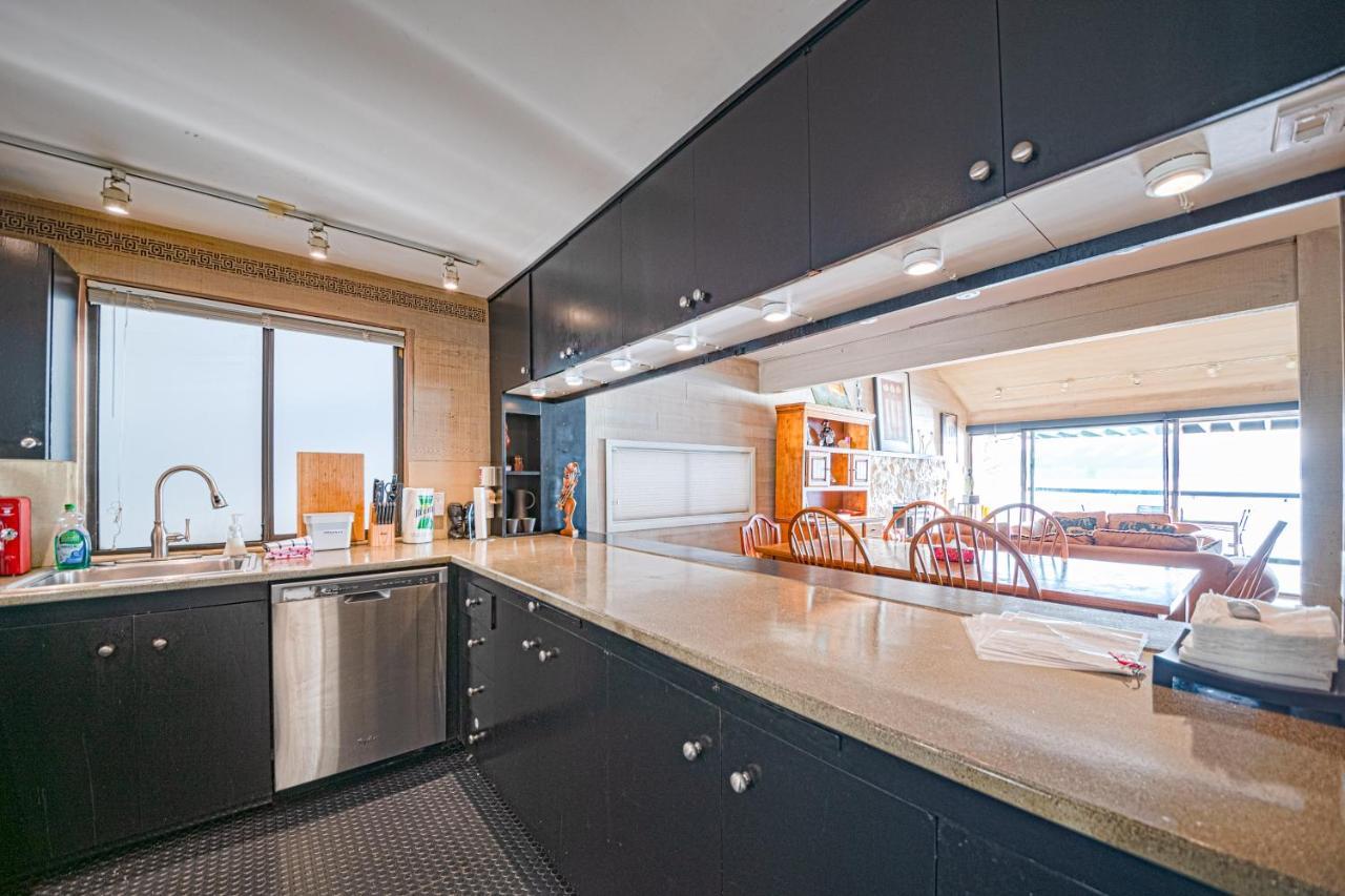 Waterfront Cottage With Superb Coastline Views West Vancouver Esterno foto