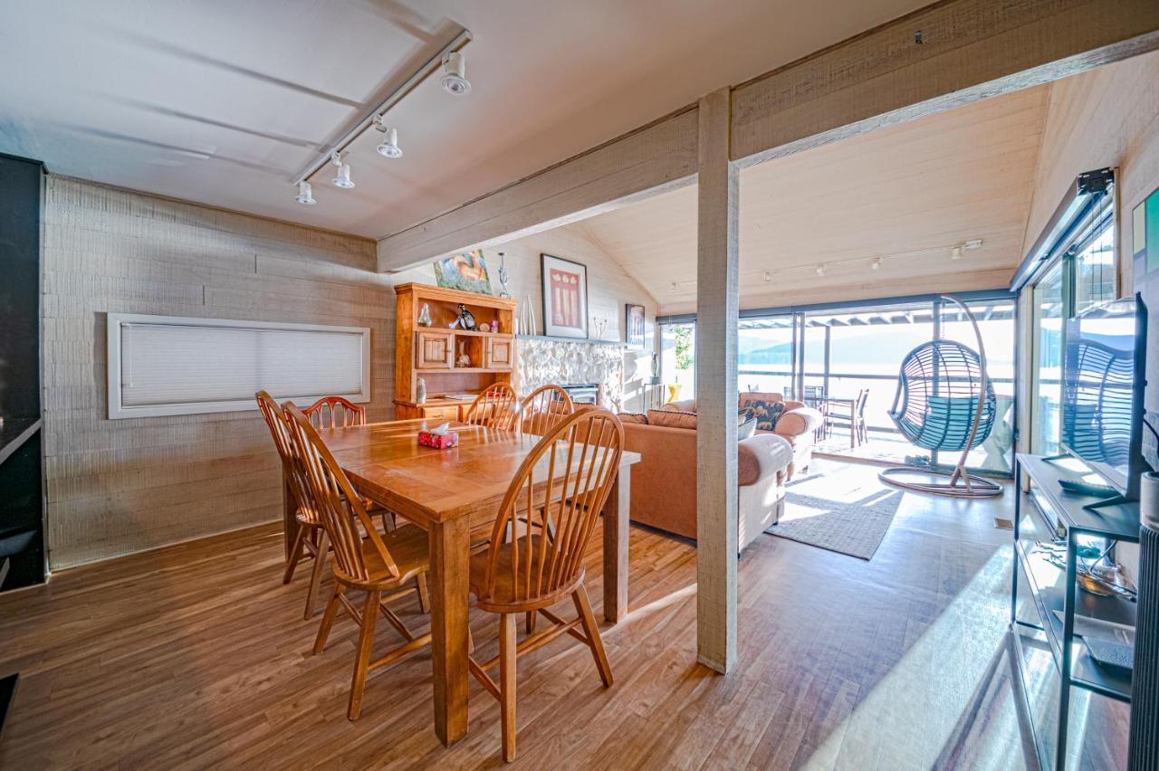 Waterfront Cottage With Superb Coastline Views West Vancouver Esterno foto