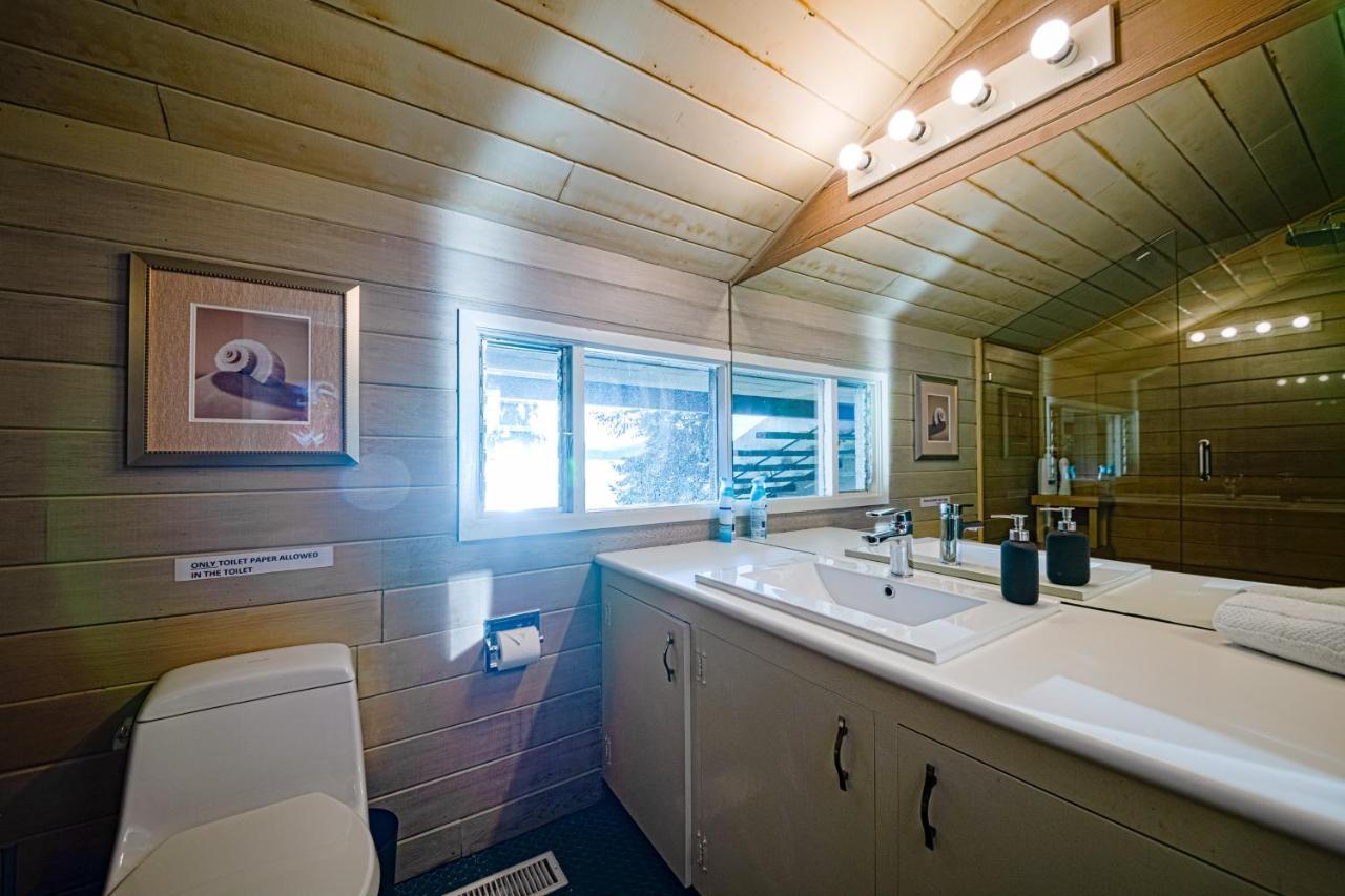 Waterfront Cottage With Superb Coastline Views West Vancouver Esterno foto