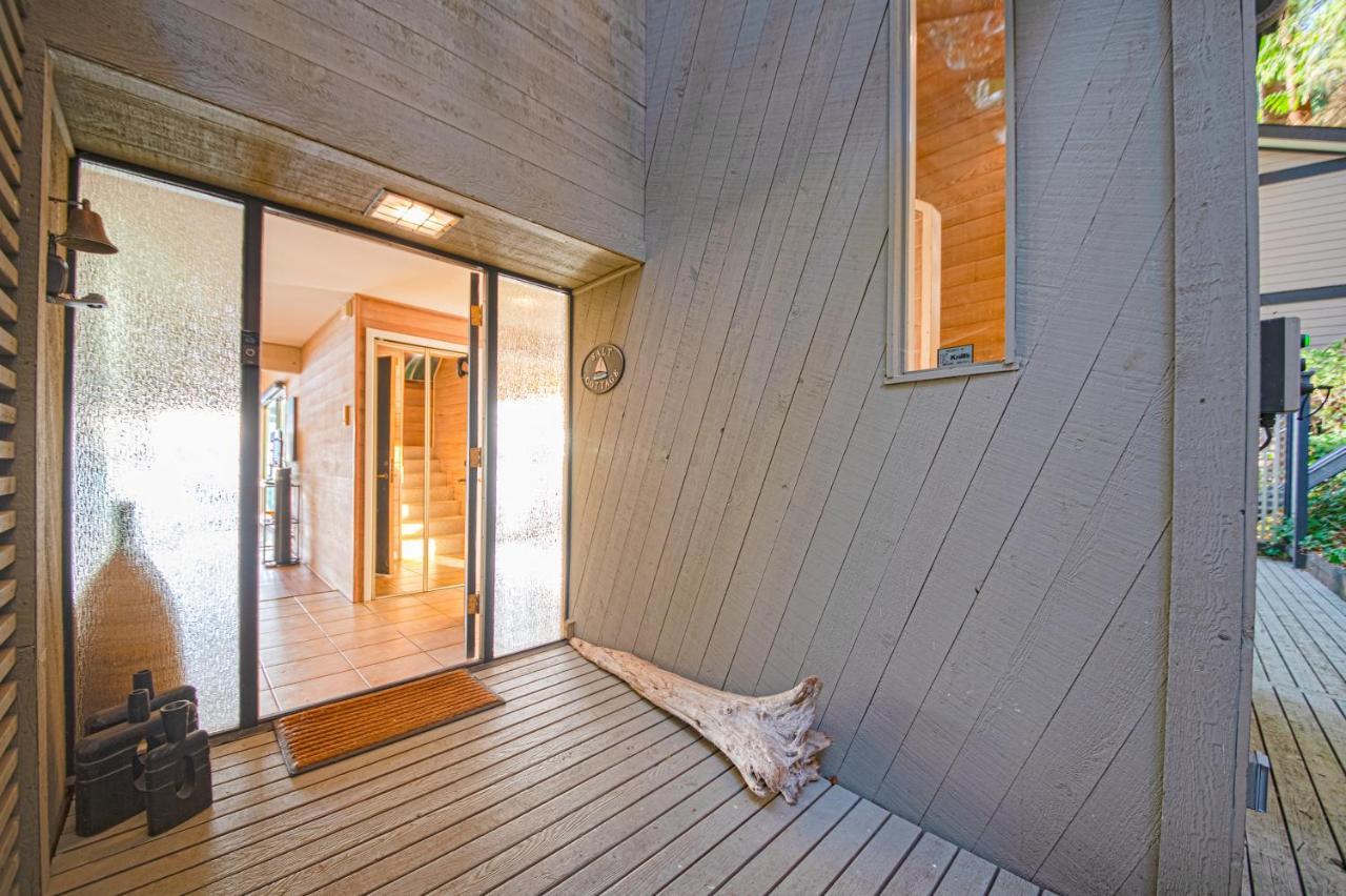 Waterfront Cottage With Superb Coastline Views West Vancouver Esterno foto